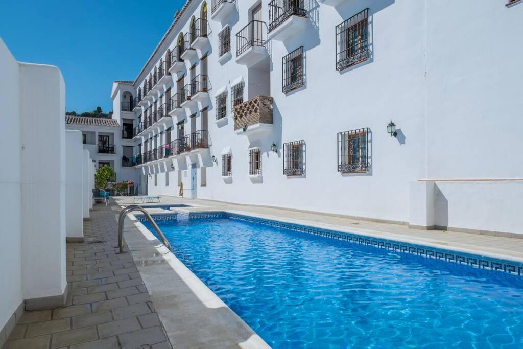 Bonito Apartamento Piscina Wifi 프리질리아나 외부 사진
